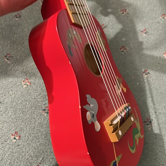 Discoveroo Guitar - Picture 8 of 9